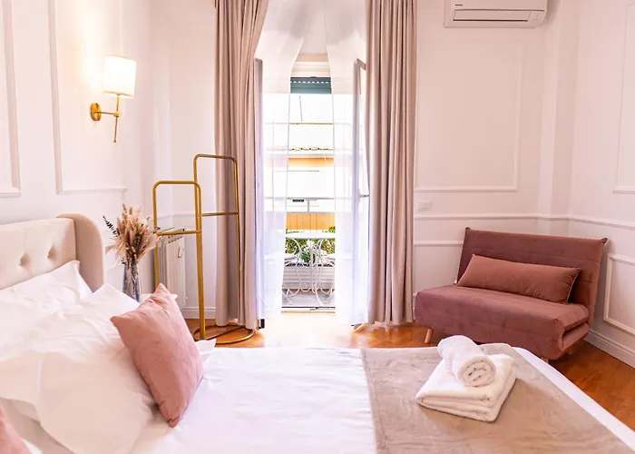 The Aristocats Apartment Rom